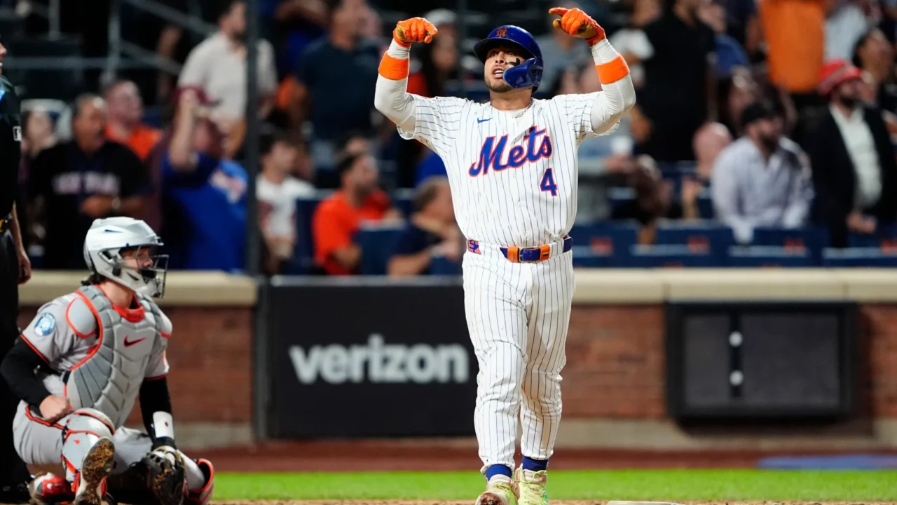 Francisco Alvarez launches a home run