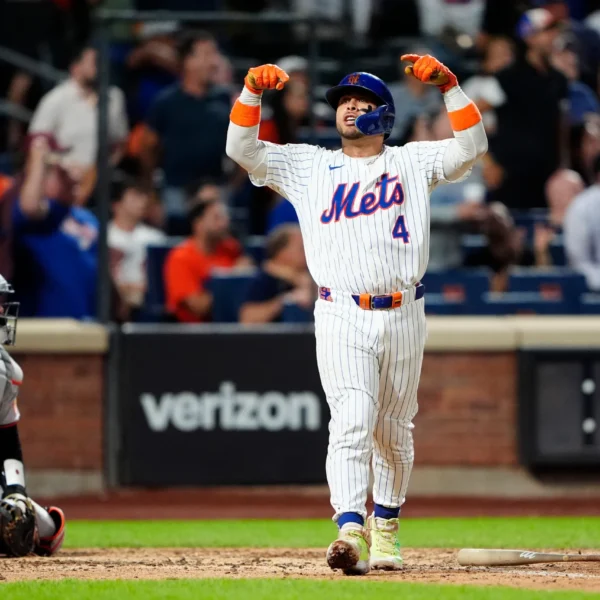 Francisco Alvarez launches a home run