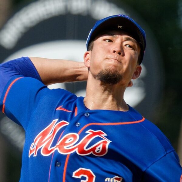 Kodai Senga pitching