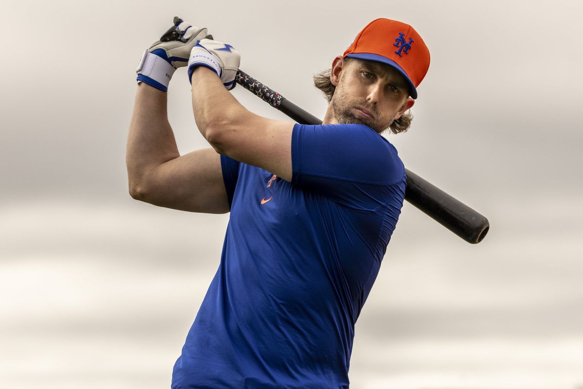 Jeff McNeil practice swing